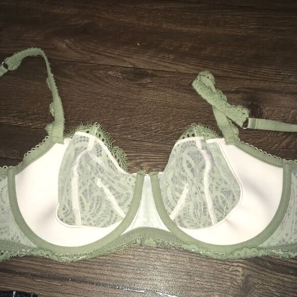 Victorias Secret sage & pink lacy sexy push-up bra - Picture 3 of 4